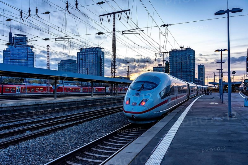 ICE train, S-Bahn, in Essen main station, on the platform, North Rhine-Westphalia, Germany