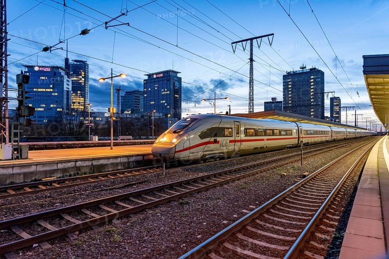 ICE trains, in Essen main station, on the platform, North Rhine-Westphalia, Germany