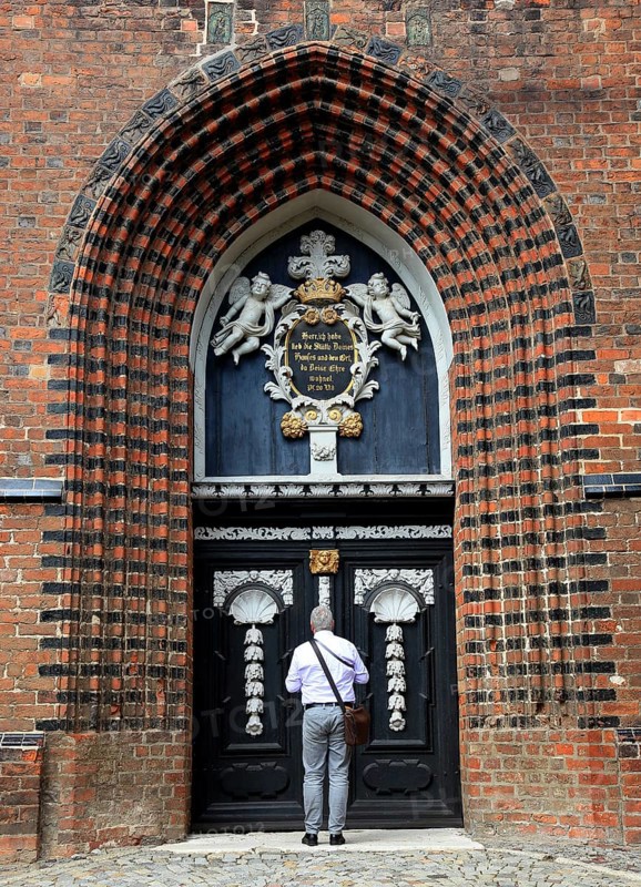 Portal of St. Nicholas Church, important building of North German brick Gothic and part of the UNESCO World Heritage Site, Wismar, Northwest Mecklenburg district, Mecklenburg-Western Pomerania, Germany