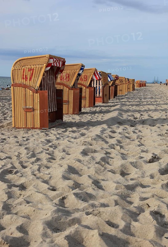Empty, locked beach chairs on the beach, beach chair, sandy beach, Baltic Sea, Poel island, Nordwestmecklenburg district, Mecklenburg-Western Pomerania, Germany