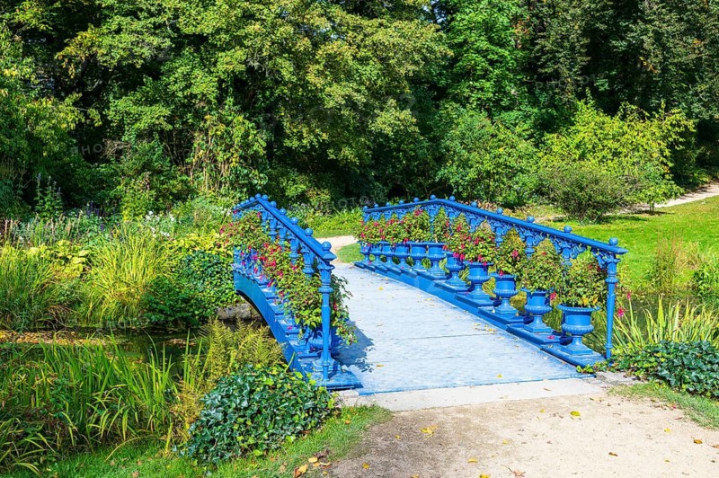 Fuchsia Bridge or Blue Bridge in Muskauer Park, UNESCO World Heritage Site, Bad Muskau, Upper Lusatia, Saxony, Germany