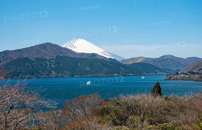 View of Lake Ashi with Mount Fuji volcano, Benten-no-hana Tenbodai viewpoint, Hakone Park, Hakone, Japan