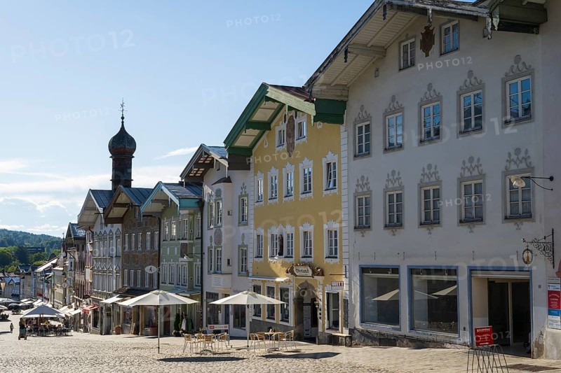 Altes Rathaus, gabelhäuser mit Lüftlmalerei, Marktstraße, pedestrian zone, Altstadt, Bad Tölz, Upper Bavaria, Germany