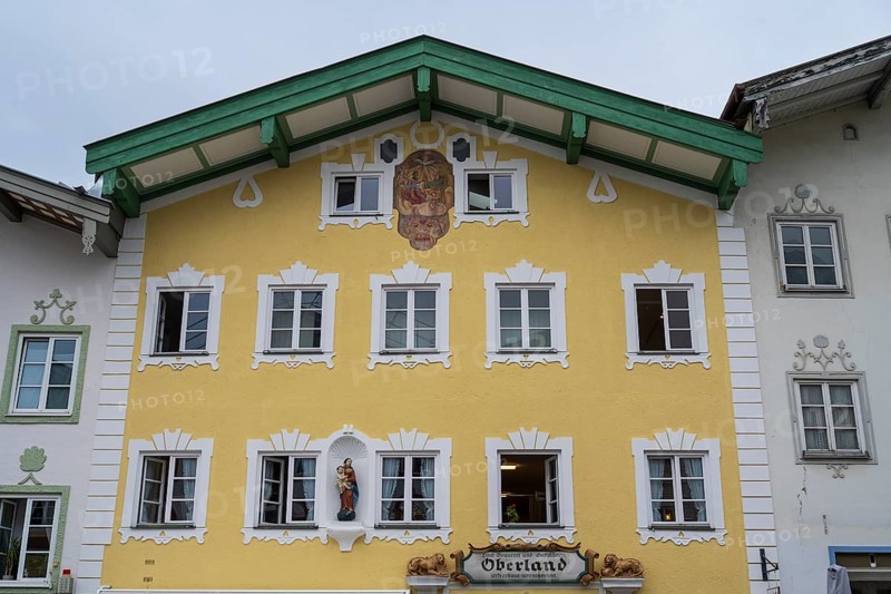 Gable house with air painting in Marktstraße, pedestrian zone, Bad Tölz, Upper Bavaria, Bavaria, Germany