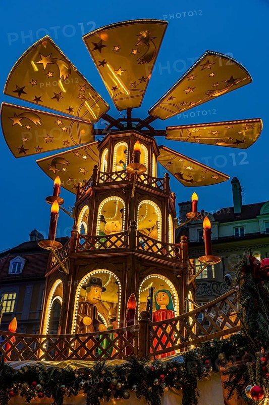 Christmas market with three-story illuminated Christmas pyramid, Rindermarkt, Munich, Upper Bavaria, Bavaria, Germany