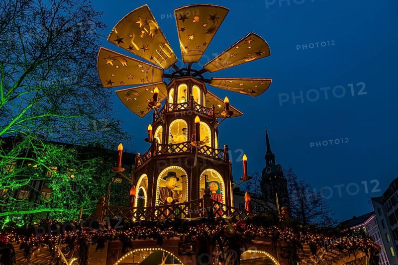 Christmas market with three-story illuminated Christmas pyramid, Rindermarkt, Munich, Upper Bavaria, Bavaria, Germany