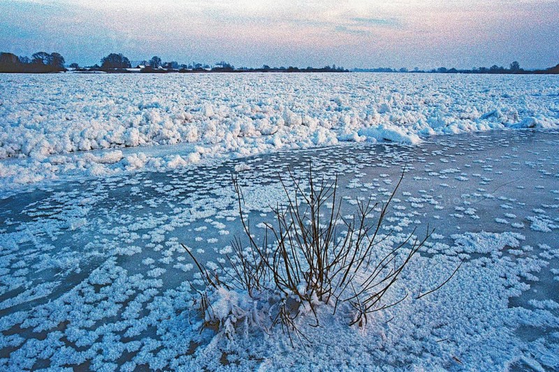 Frozen Elbe, Bleckede, Lower Saxony, Germany, January 03, 1997, vintage, retro, old, historic