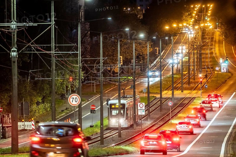 Bogestra tram, line 305, on the Wattenscheider Hellweg, tram line in the middle of the street, street lighting, North Rhine-Westphalia, Germany