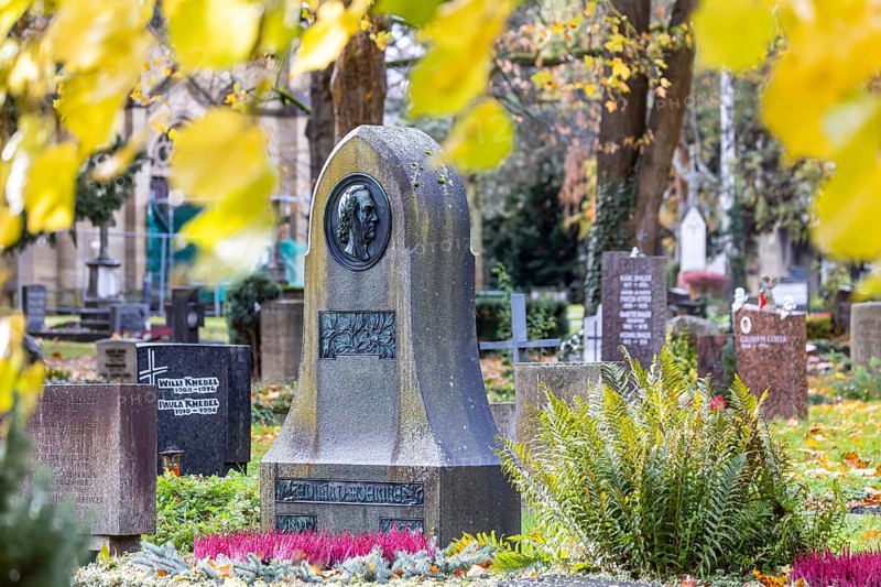 Honorary grave of poet Eduard Mörike. Pragfriedhof Stuttgart in autumn. November is traditionally a time for grave visits. Stuttgart, Baden-Württemberg, Germany