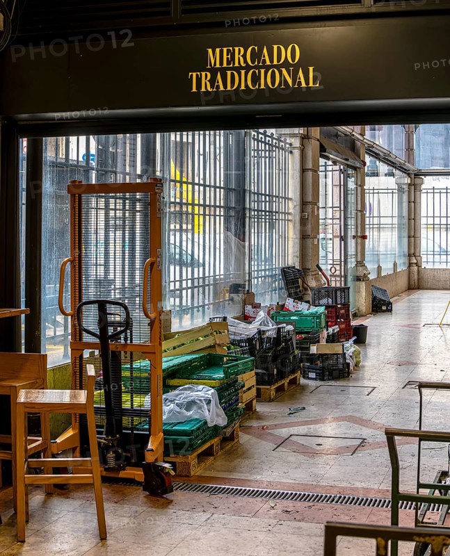 The Mercadeo da Ribeira, also known as TimeOut Market, is the best address for Portuguese specialties and international cuisine. Historic market hall at Cais do Sodré station, Lisbon, Portugal