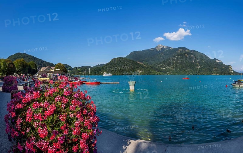 Lakeside promenade in Sankt Gilgen, Wolfgangsee, Salzkammergut, Salzburg, Austria