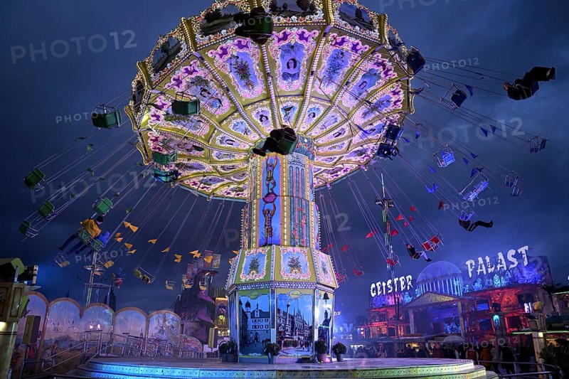 Chain carousel, blue hour, blue hour, Oktoberfest, Munich, Bavaria, Germany