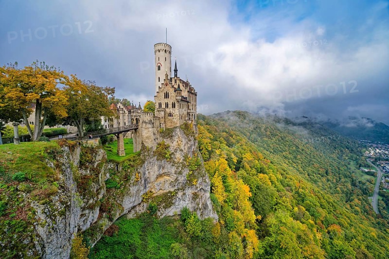 Lichtenstein Castle, also known as Württemberg's fairytale castle, built in the style of historicism, Lichtenstein, Swabian Jura, Baden-Württemberg, Germany