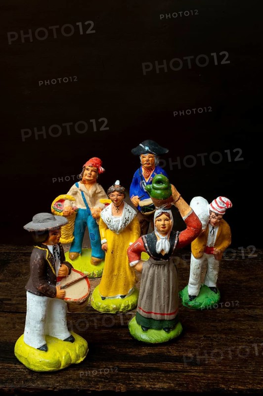 Colorful Provençal terracotta figurines represent traditional characters from rural life. Each figure is uniquely crafted, depicting musicians, farmers, and market sellers in detailed attire