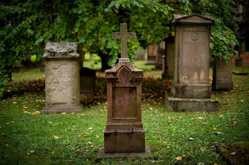 Gravestones, grave, graves, Hoppenlauf cemetery, oldest preserved cemetery in Stuttgart, autumn leaves, autumn, autumnal, Baden-Württemberg, Germany