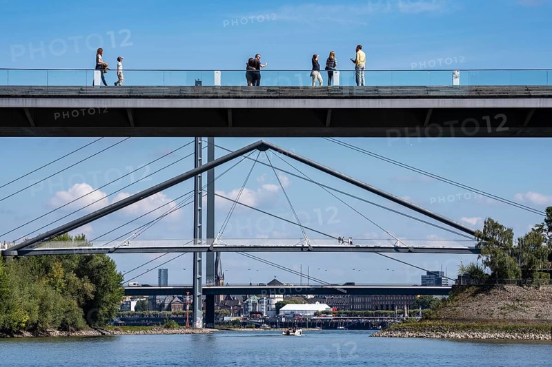 Bridges in Düsseldorf, in the foreground, the pedestrian and cycle bridge over the canal to the inner harbour, media harbour of Düsseldorf, behind it the Rheinkniebrücke, road bridge over the Rhine near Düsseldorf, Germany