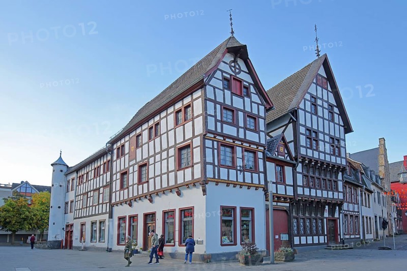 Half-timbered houses, pedestrians, market, Marktstraße, Bad Münstereifel, Ahrgebirge, Eifel, North Rhine-Westphalia, Germany