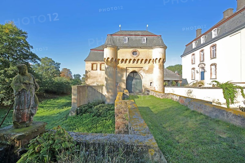 Portal with archway, large castle built in the 18th century, bridge, castle moat, Kleinbüllesheim, Euskirchen, Vordereifel, Eifel, North Rhine-Westphalia, Germany