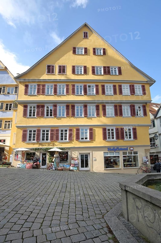 Yellow half-timbered house built in the 16th century, Holzmarkt, Tübingen, Neckar Valley, Baden-Württemberg, Germany