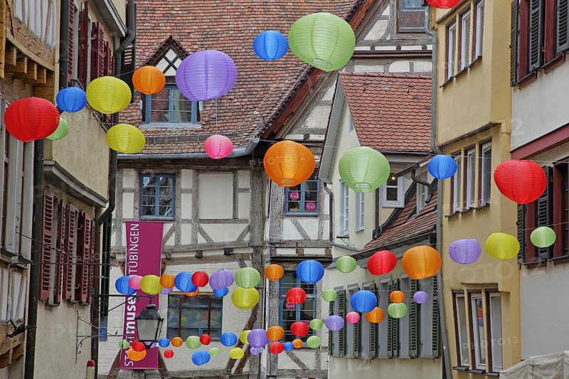 Houses in the Marktgasse with colourful lanterns, decoration, balloons, idyll, inscription, Stadtmuseum, Tübingen, Neckartal, Baden-Württemberg, Germany