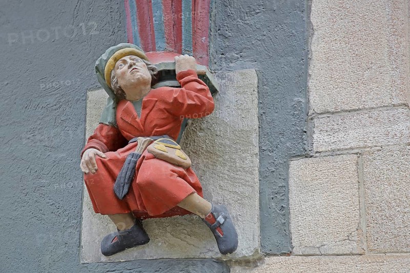 Figure under a bay window, detail, supporting, carrying, kneeling, sculpture, Kirchgasse, Tübingen, Neckartal, Baden-Württemberg, Germany