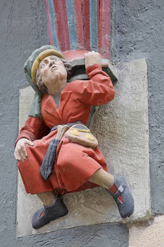 Figure under a bay window, detail, supporting, carrying, kneeling, sculpture, Kirchgasse, Tübingen, Neckartal, Baden-Württemberg, Germany