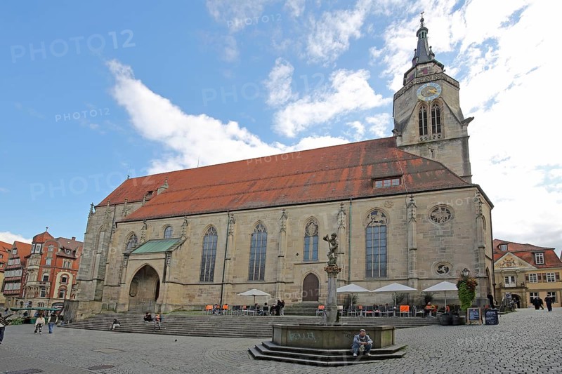Late Gothic collegiate church of St George and St George's Fountain, pedestrian, Holzmarkt, Tübingen, Neckar Valley, Baden-Württemberg, Germany