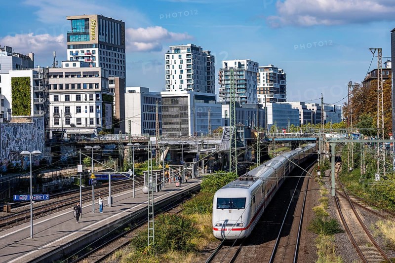 Wehrhahn railway station, railway line in Düsseldorf, along Toulouser Allee, residential area, office building, on former railway premises, goods station, industrial estates, ICE, North Rhine-Westphalia, Germany