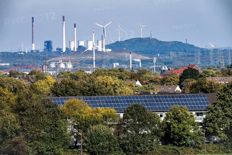 View over the western Ruhr area, from Essen-Haarzopf, housing estate with large photovoltaic system, over the north of Essen, to Gladbeck, Mottbruch spoil tip with wind turbine, to Gelsenkirchen, UNIPER coal-fired power station Scholven and wind turbines on the Scholven spoil tip, North Rhine-Westphalia, Germany