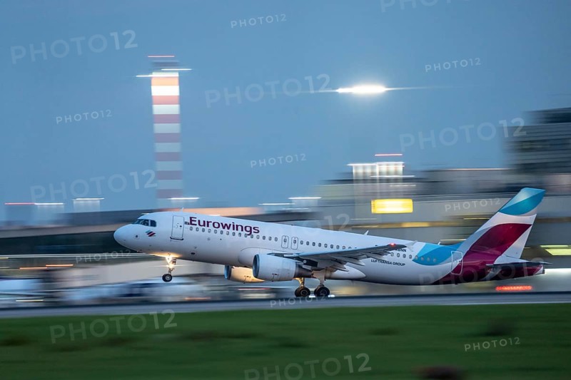 Eurowings Airbus A320, beim Start auf dem Flughaben Düsseldorf, DUS, Nordrhein-Westfalen, Deutschland