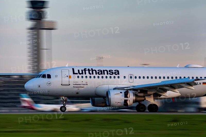 Lufthansa Airbus A220, landing at Düsseldorf Airport, North Rhine-Westphalia, Germany