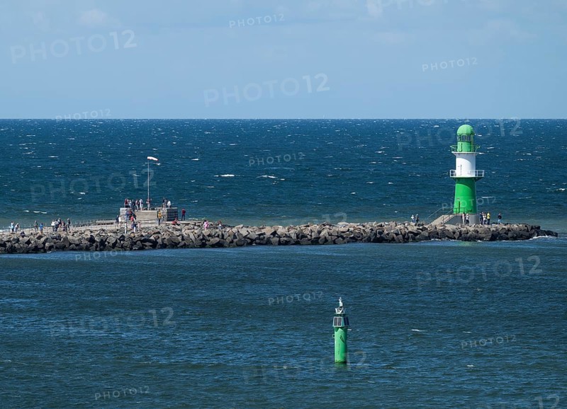 Green-white lighthouse, pier light west pier, waves, sea, Baltic Sea, Warnemünde, Rostock, Mecklenburg-Western Pomerania, Germany