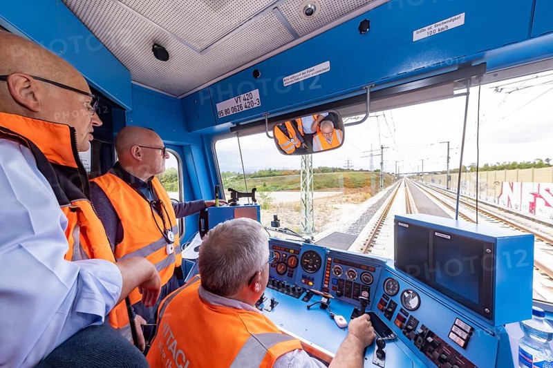 First test run on the new line between Wendlingen and the airport. Train driver Thomas Kayser with Winfried Hermann (MdL, Greens, Transport Minister BW) and Olaf Drescher (Project Manager of Stuttgart 21 and the DB Stuttgart-Ulm project) then inspected the construction progress at the new airport railway station. The new station is scheduled to go online at the end of 2026. Stuttgart, Baden-Württemberg, Germany