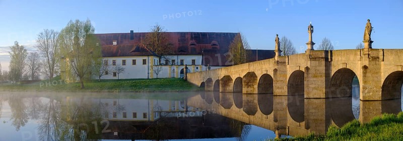 Morning atmosphere, fog at Fischhof, with historic Fischhof bridge, Tirschenreuth, Upper Palatinate, Bavaria, Germany