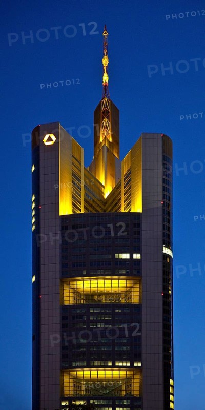 Tower of the Commerzbank headquarters in the evening, Frankfurt am Main, Hesse, Germany