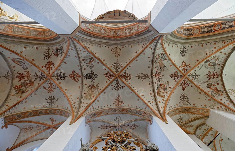 Vault, star vault, cross-ribbed vault, six-part, St Mary's Church, also known as St Mary's Church, basilica, late Gothic, three naves with transept, first mentioned in 1298, 104 metre high church tower with view, Neuer Markt, Old Town, UNESCO World Heritage Site, Hanseatic City of Stralsund, Mecklenburg-Western Pomerania, Germany