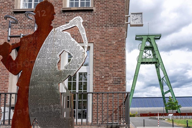 The former Lohberg coal mine in Dinslaken, now a leisure, work and residential quarter, Lohberg creative quarter, pithead frame of shaft 2, freshly renovated, North Rhine-Westphalia, Germany