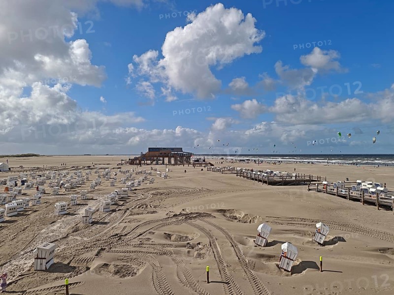 North Sea beach with sand drifts, car park, blue sky, white clouds, summer, sun, beach chairs, on the edge of the UNESCO World Heritage Site, Ording, Sankt Peter-Ording, Schleswig-Holstein, Germany