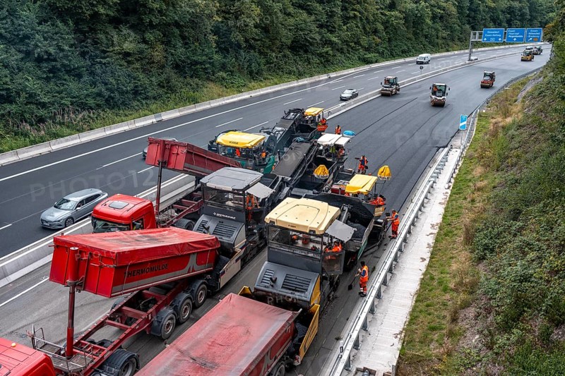Rehabilitation of the A52 motorway near Essen, an 8 km long section between the Essen-Kettwig junction and the Essen-Ost motorway junction was completely renovated over a period of 9 years, 6 lanes, new drainage pipes, carriageway, bridges, noise barriers, traffic facilities, here the last section, direction Düsseldorf, new carriageway surface, laying of porous asphalt, whispering asphalt, at the Essen-Rüttenscheid junction, North Rhine-Westphalia, Germany