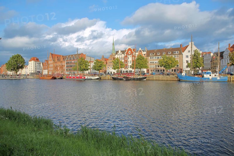 Ships on the banks of the Stadttrave, houses, cityscape, sailing ship, quay, harbour, light atmosphere, old town, Lübeck, Schleswig-Holstein, Germany