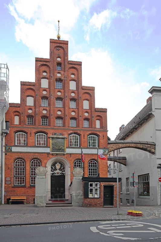 Restaurant Schiffergesellschaft with stepped gable, brick building, Old Town, Lübeck, Schleswig-Holstein, Germany