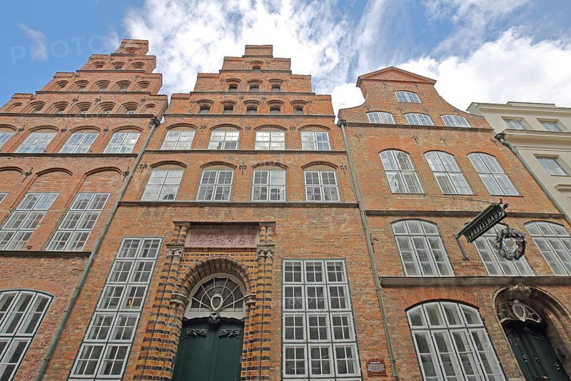 Historic Schabbelhaus built in the 18th century with stepped gable, brick building, nose sign, Mengstraße, Old Town, Lübeck, Schleswig-Holstein, Germany