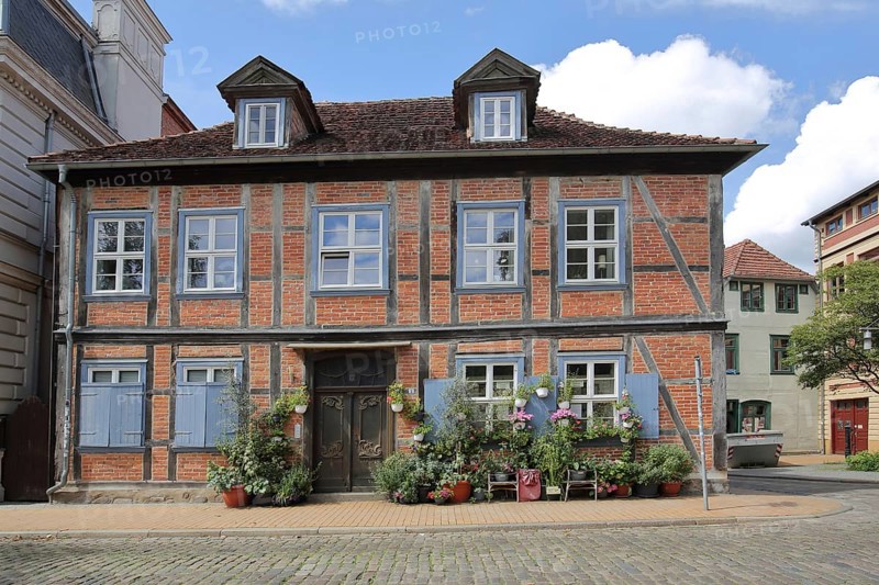 Half-timbered house and brick building, decoration with planters, Schelfstadt, Schwerin, Mecklenburg-Western Pomerania, Germany