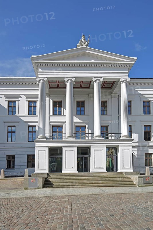 Portal with columns on the classical government building, state chancellery, college building, white palace, Schwerin, Mecklenburg-Vorpommern, Germany