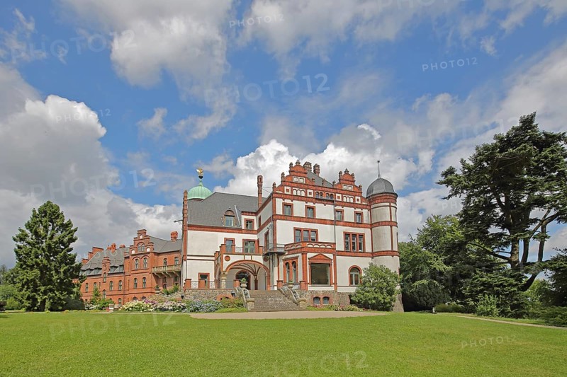 Wiligrad Castle built in 1898 on Lake Schwerin, Lübstorf, Mecklenburg Lake District, Mecklenburg-Western Pomerania, Germany
