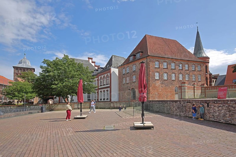 Castle Gate and European Hanseatic Museum, Tourists, Museum, Marstallweg, Old Town, Lübeck, Schleswig-Holstein, Germany