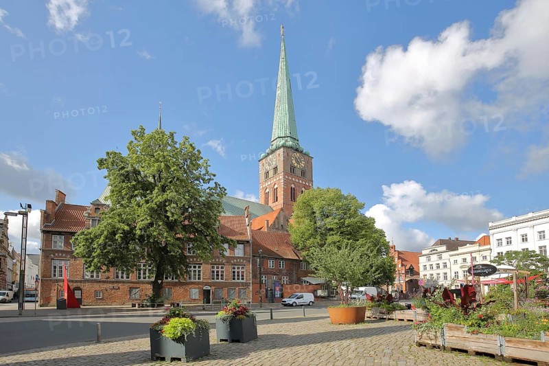 Romanesque St Jakobi Church built in 1334, Brick Romanesque, Brick church, Jakobikirche, Koberg, Old Town, Lübeck, Schleswig-Holstein, Germany