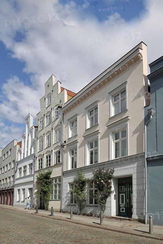 White villas in Dr.-Julius-Leber-Straße, stepped gables, Old Town, Lübeck, Schleswig-Holstein, Germany