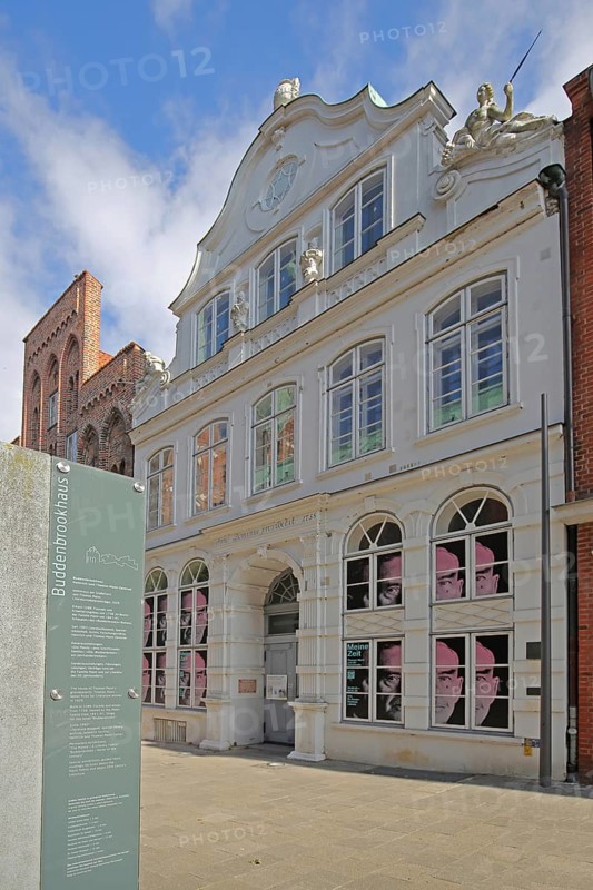 Historic Buddenbrook House, Heinrich and Thomas Mann Centre, Museum, Inscription, Banner, Old Town, Lübeck, Schleswig-Holstein, Germany