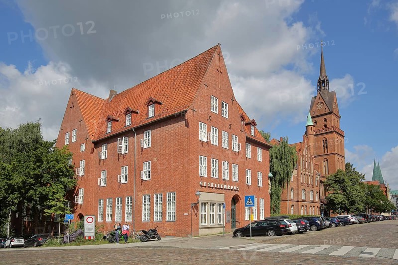 Journeymen's House and Herz Jesu Provost Church, brick building, Old Town, Lübeck, Schleswig-Holstein, Germany